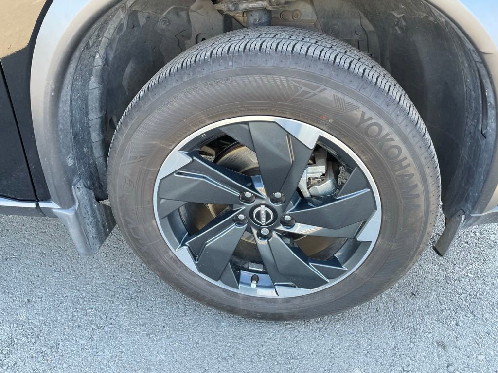 Used 2025 Nissan Rogue SV image 33