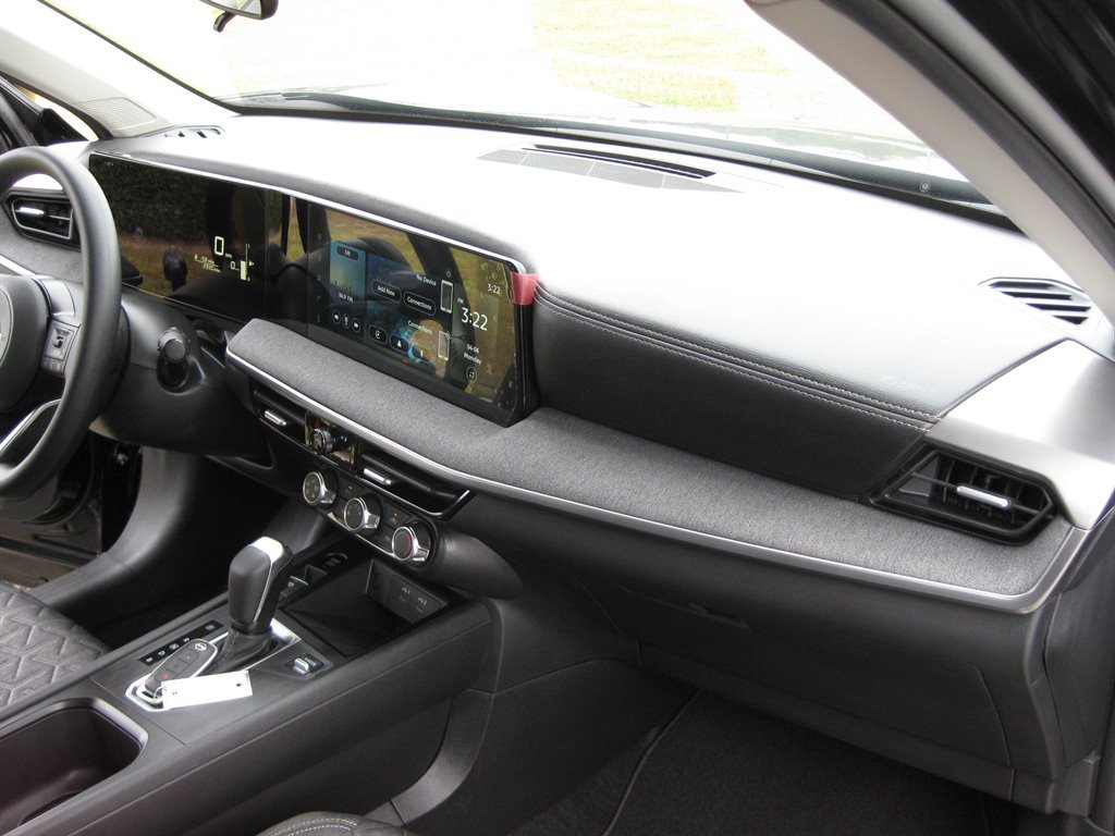 Used 2025 Nissan Kicks SV FWD image 32