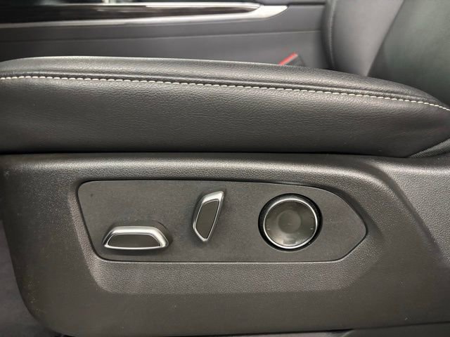 Certified 2025 Cadillac Escalade Luxury image 4