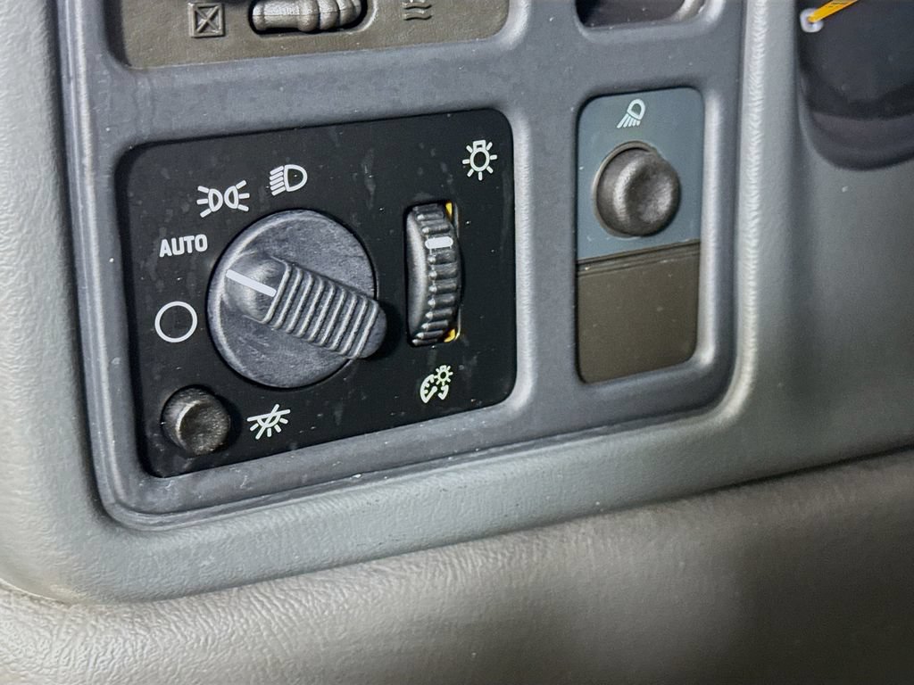 Used 2005 Chevrolet Silverado 1500 LS AWD/4WD image 10