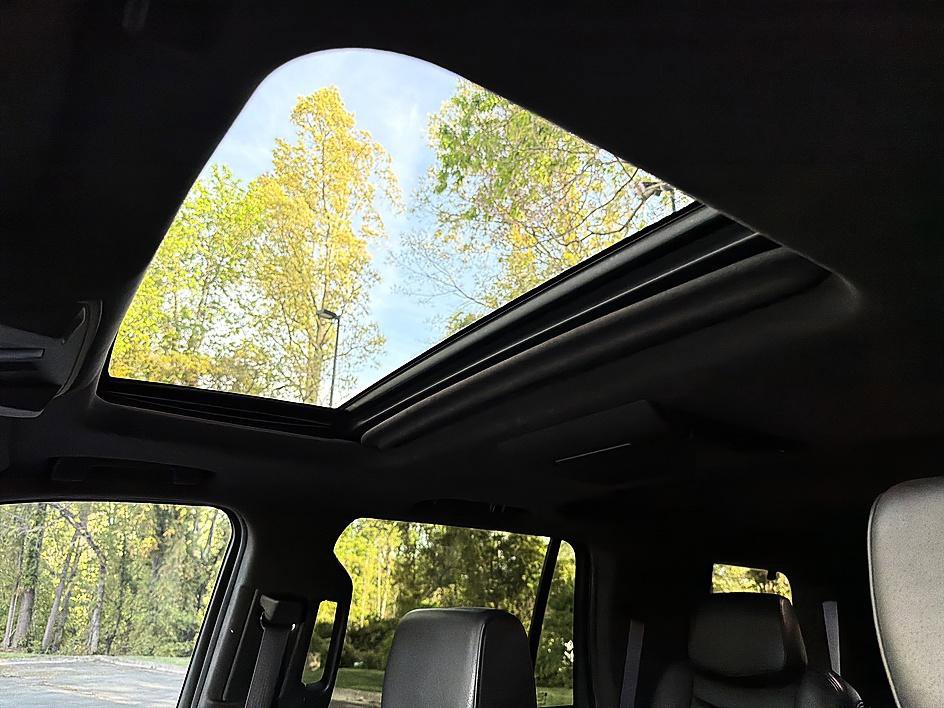 Used 2016 Cadillac Escalade Platinum image 19