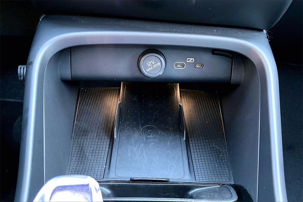 Used 2026 Volvo XC40 B5 Plus w/ Protection Package Premier image 15