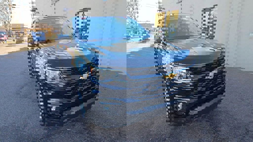 Used 2022 Chevrolet Colorado LT w/ LT Convenience Package image 2