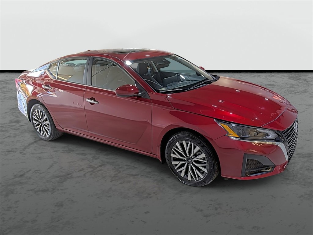 Used 2024 Nissan Altima 2.5 SV w/ SV Premium Package image 5
