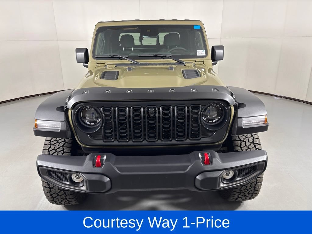 Used 2025 Jeep Gladiator Rubicon w/ Technology Group AWD/4WD image 4