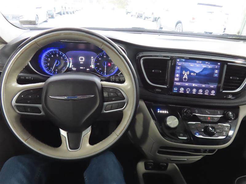 Used 2020 Chrysler Pacifica Limited FWD image 22