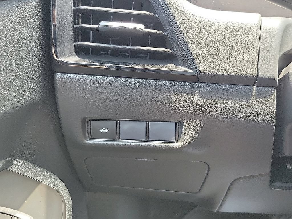 Used 2026 Nissan Sentra SR w/ Floor Mat Package FWD image 14