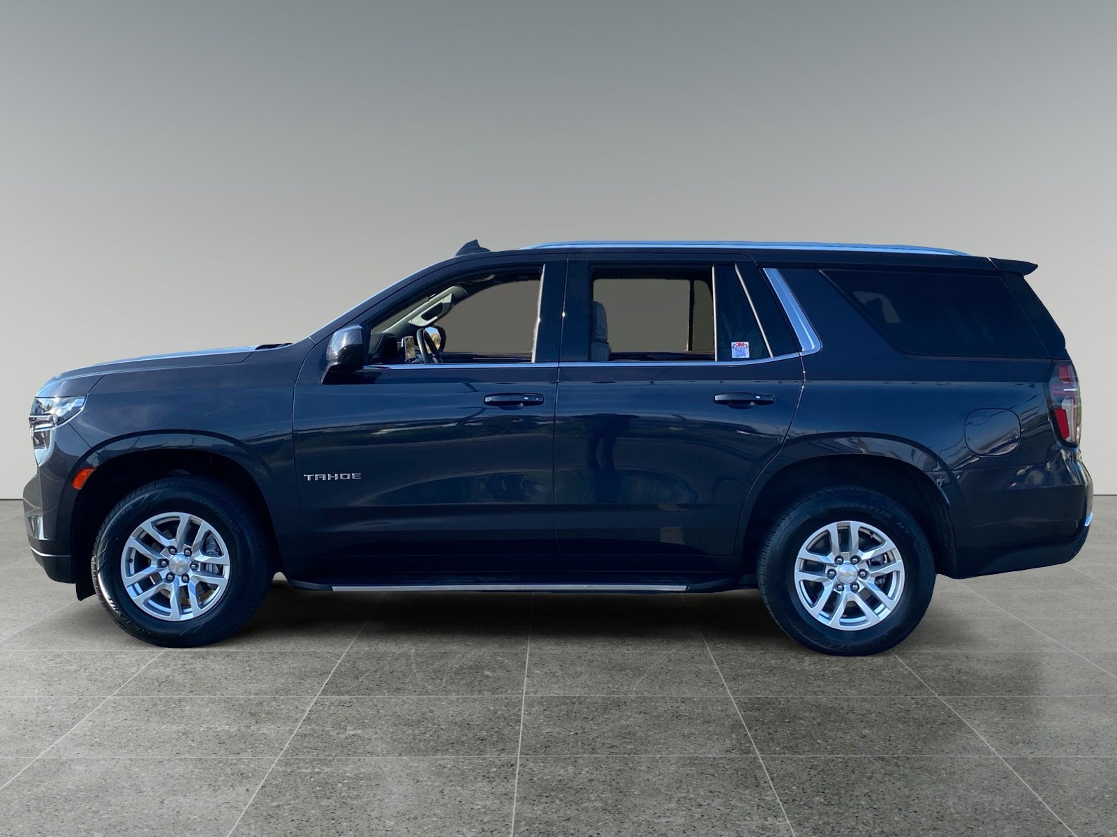 Used 2024 Chevrolet Tahoe LT RWD image 2