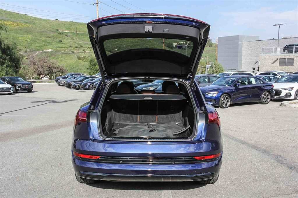 Used 2022 Audi e-tron Premium w/ Convenience Plus Package image 26