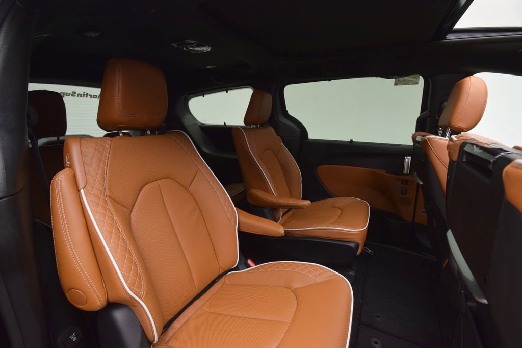 New 2026 Chrysler Pacifica Pinnacle w/ Trailer Tow Group image 21