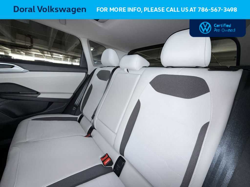 Used 2025 Volkswagen Taos SE FWD image 22