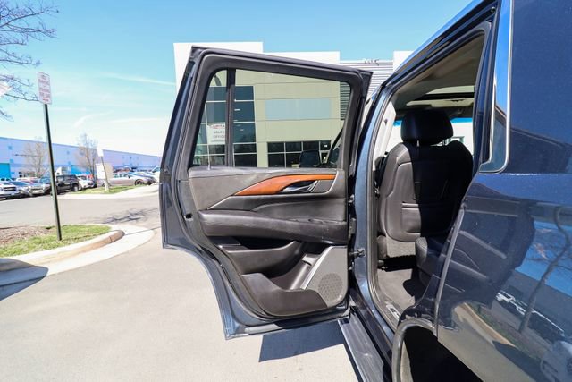 Used 2019 Cadillac Escalade Luxury image 40