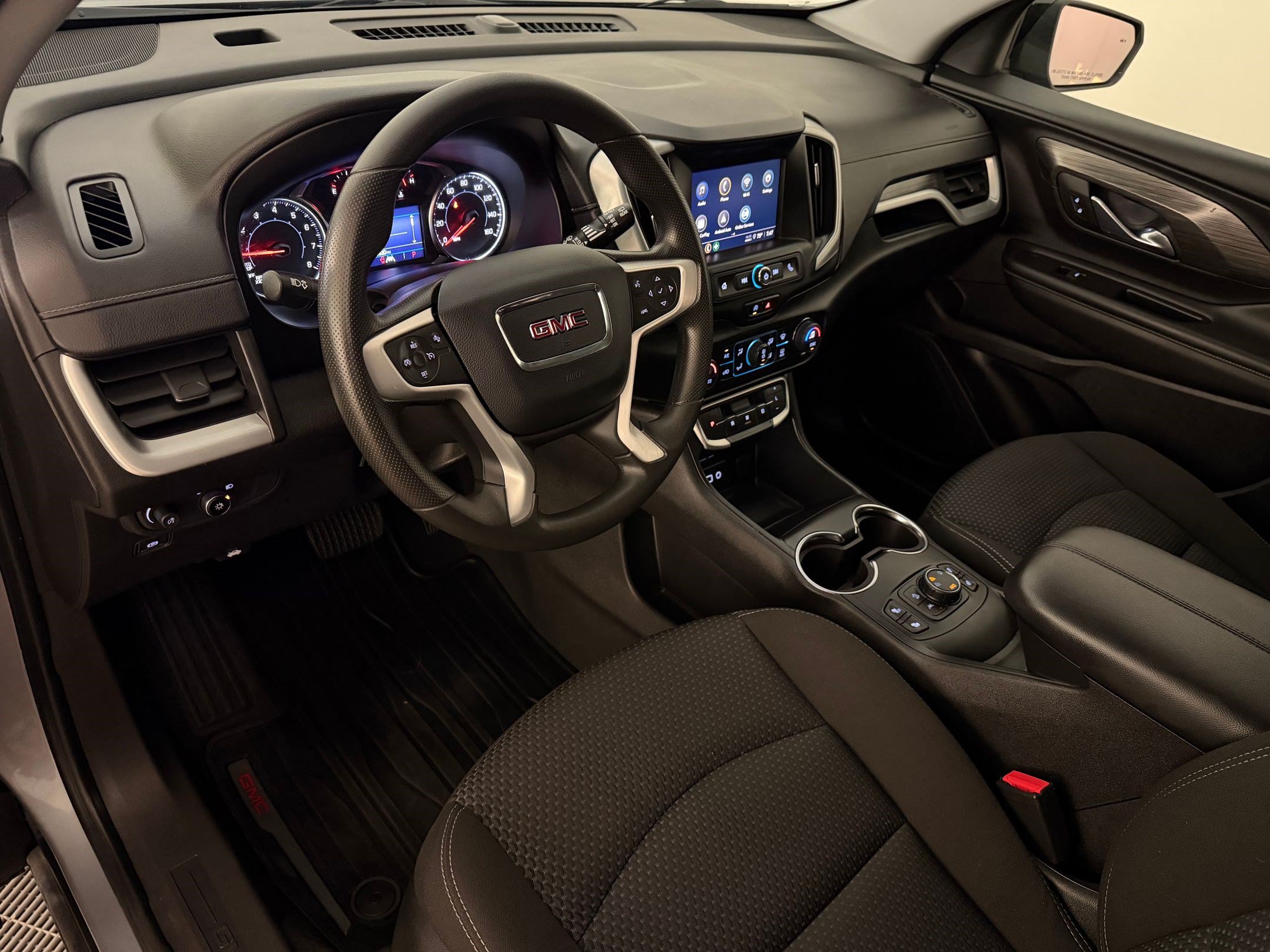 Used 2023 GMC Terrain SLE w/ Driver Convenience Package AWD/4WD image 4