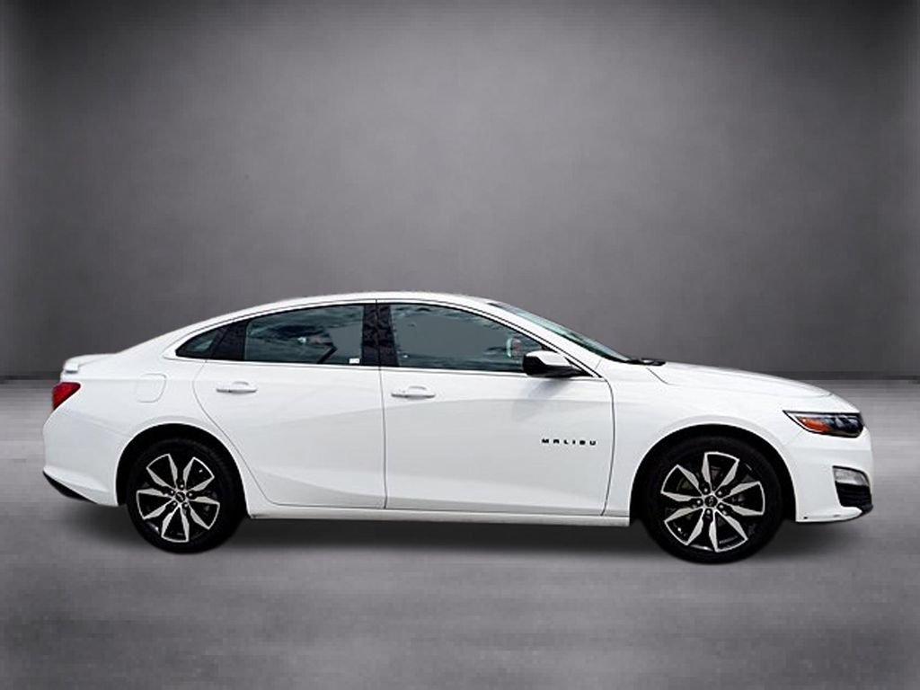 Used 2025 Chevrolet Malibu RS FWD image 3