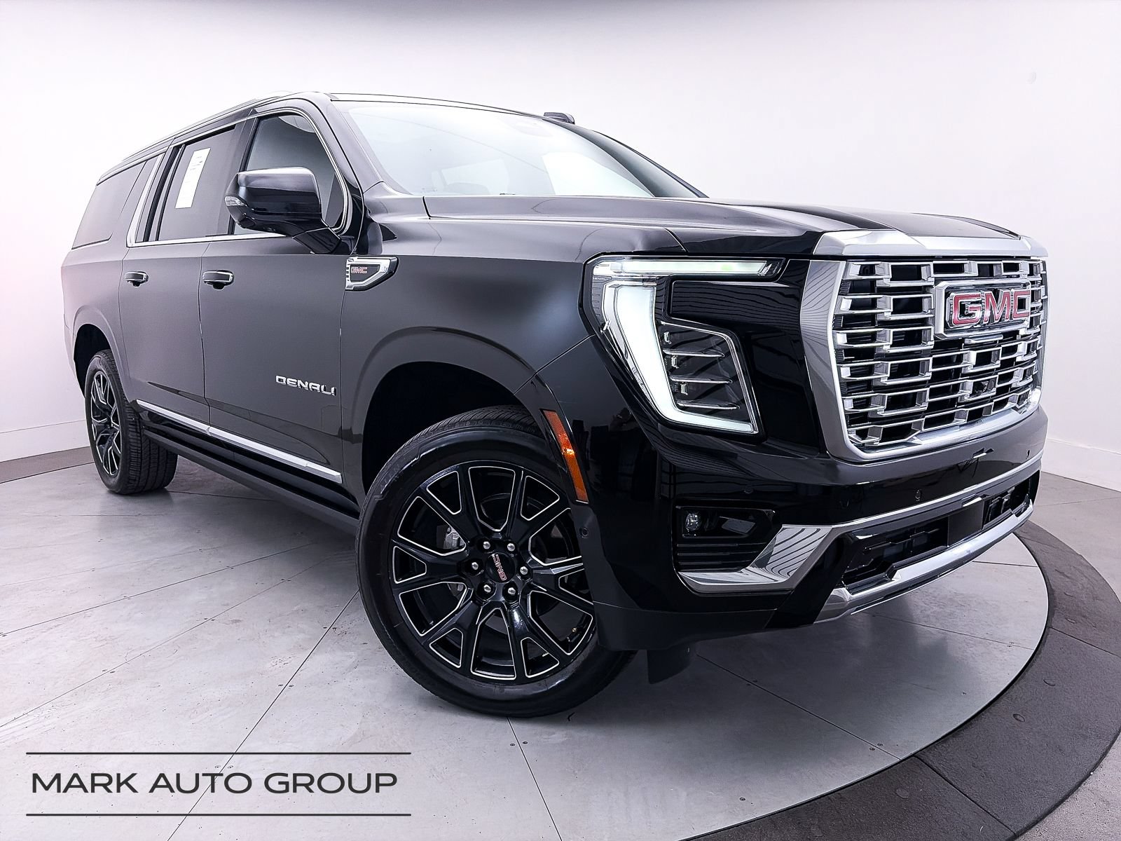 Used 2025 GMC Yukon XL Denali w/ Sun & Power Step Package