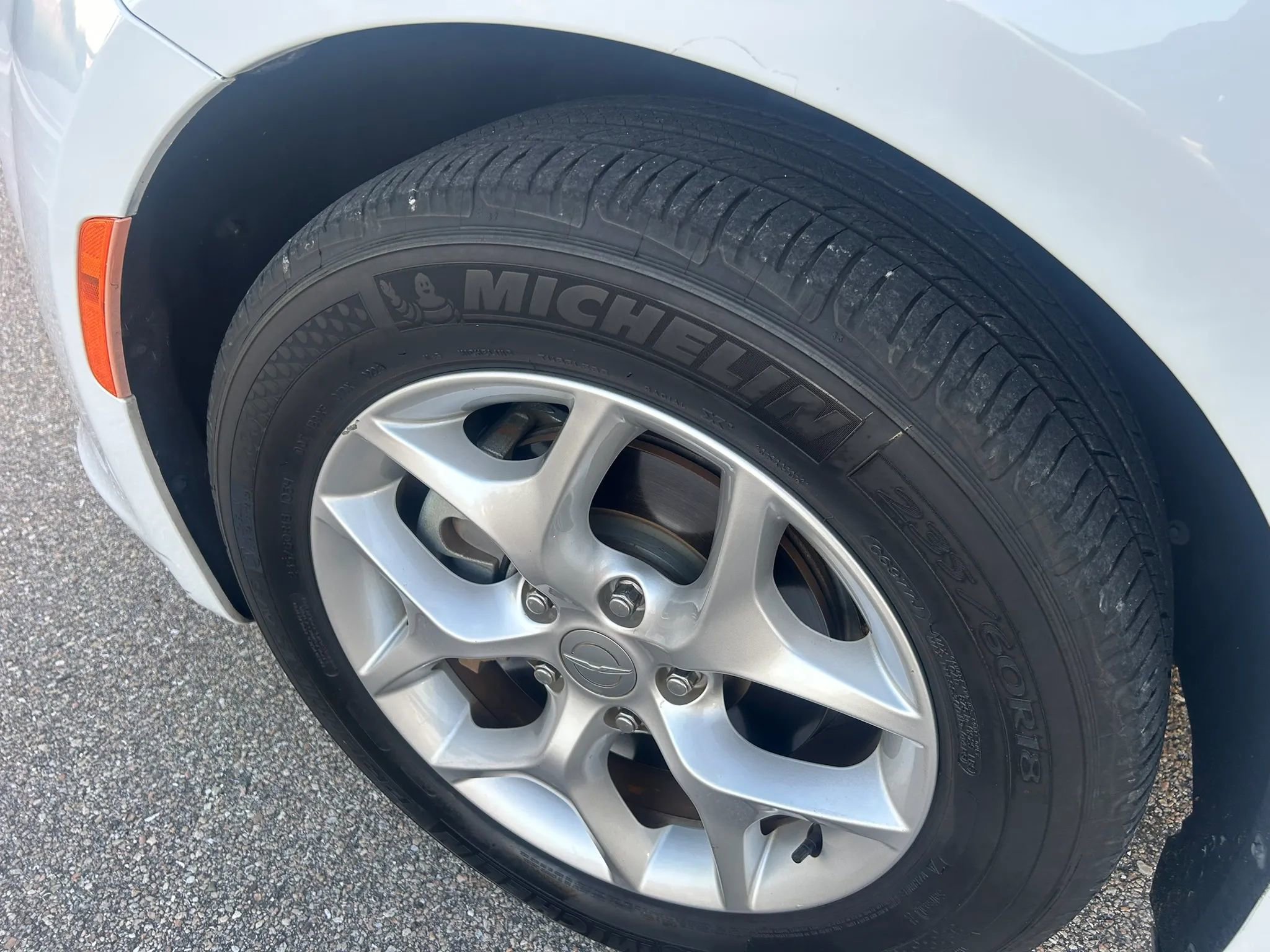 Used 2018 Chrysler Pacifica Touring-L Plus w/ Tire & Wheel Group FWD image 12