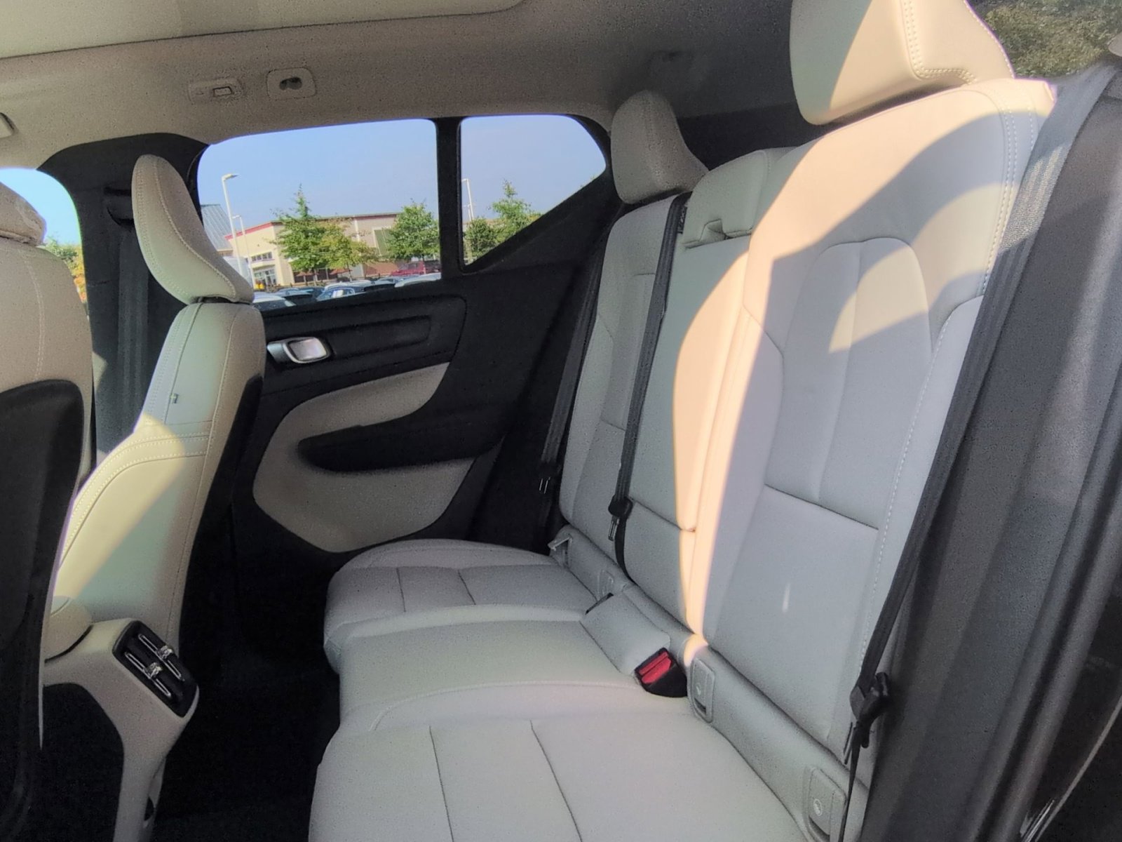 New 2026 Volvo XC40 B5 Ultra w/ Protection Package Premier image 25