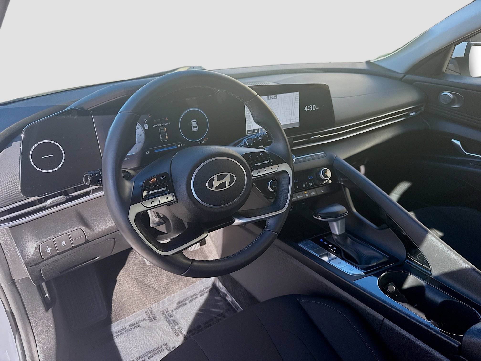 Used 2025 Hyundai Elantra SEL FWD image 9