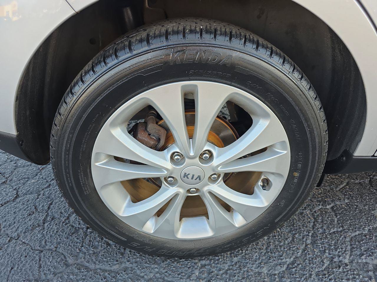 Used 2016 Kia Soul + FWD image 17