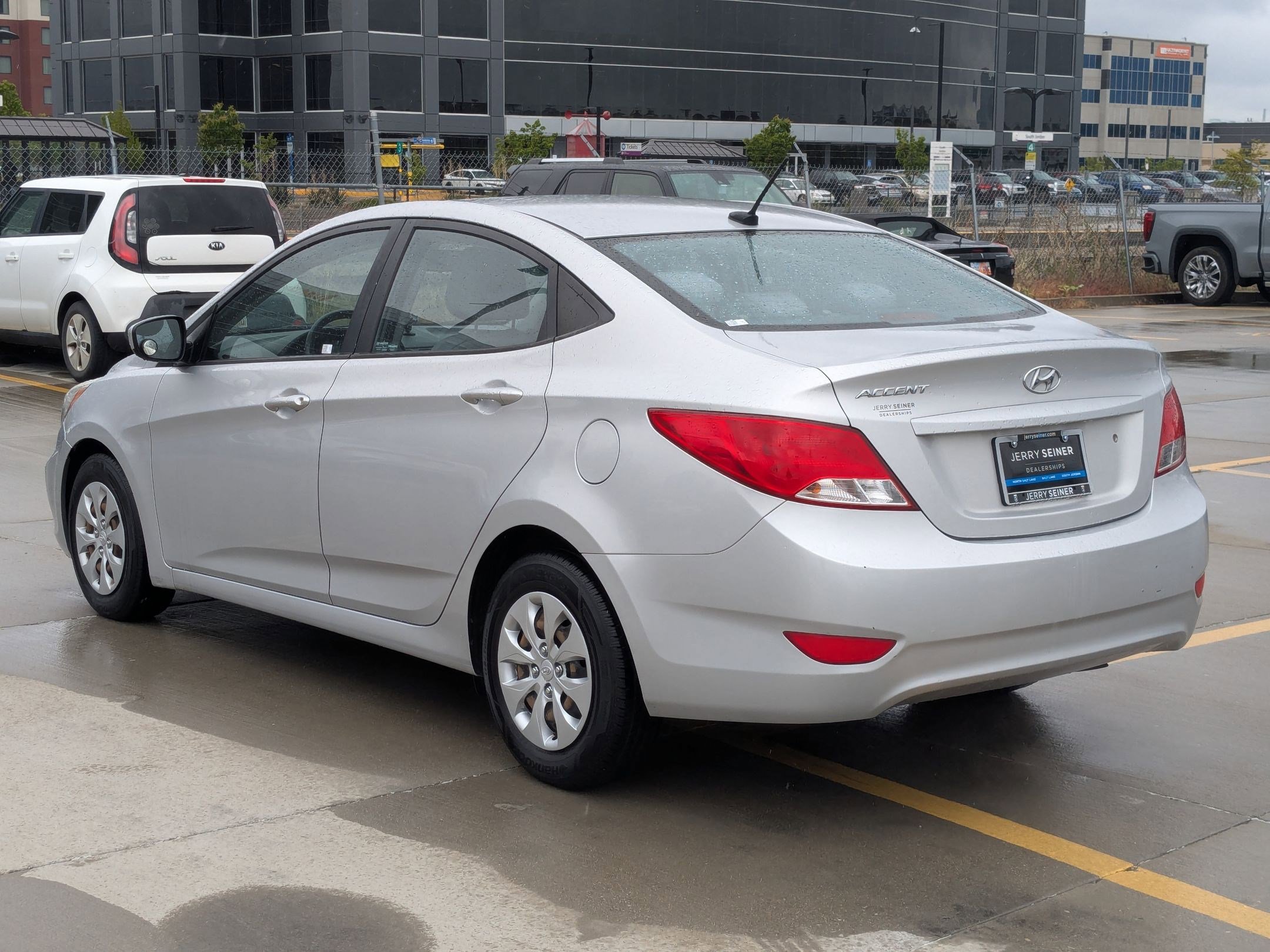Used 2016 Hyundai Accent SE FWD image 3