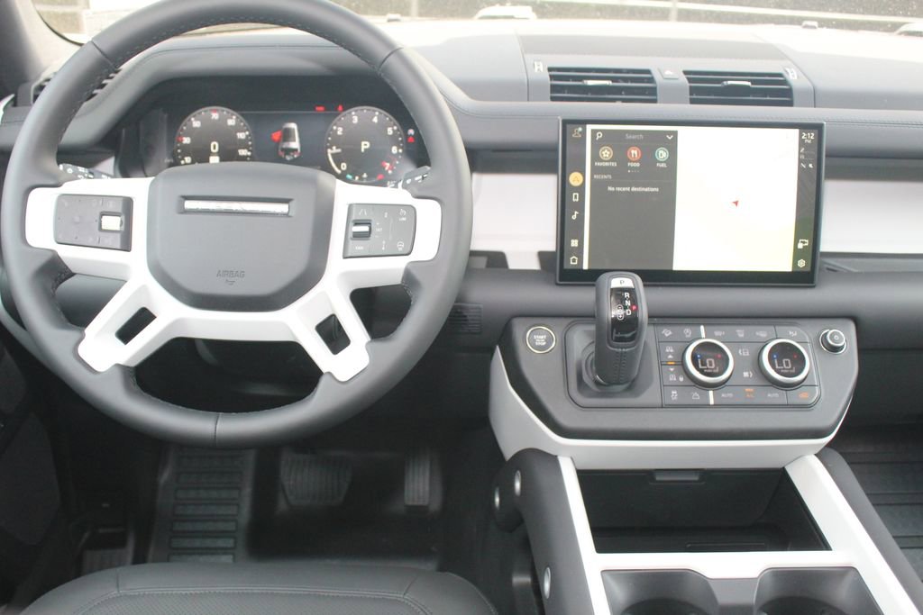 New 2025 Land Rover Defender 130 X-Dynamic SE image 4
