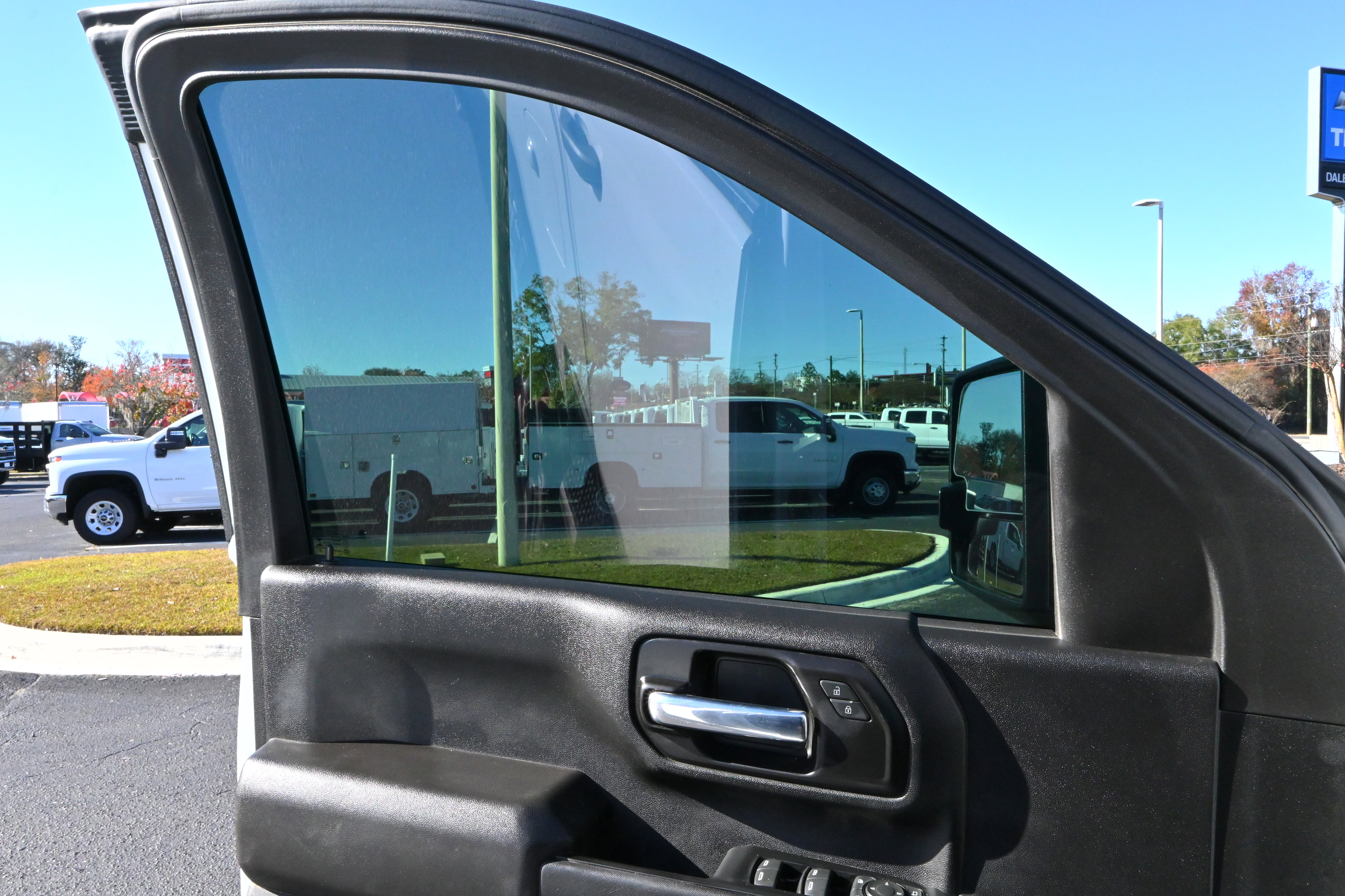 Used 2022 Chevrolet Silverado 2500 Custom w/ Custom Value Package image 20