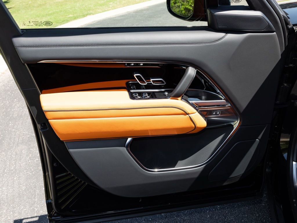 Used 2025 Land Rover Range Rover SE AWD/4WD image 19