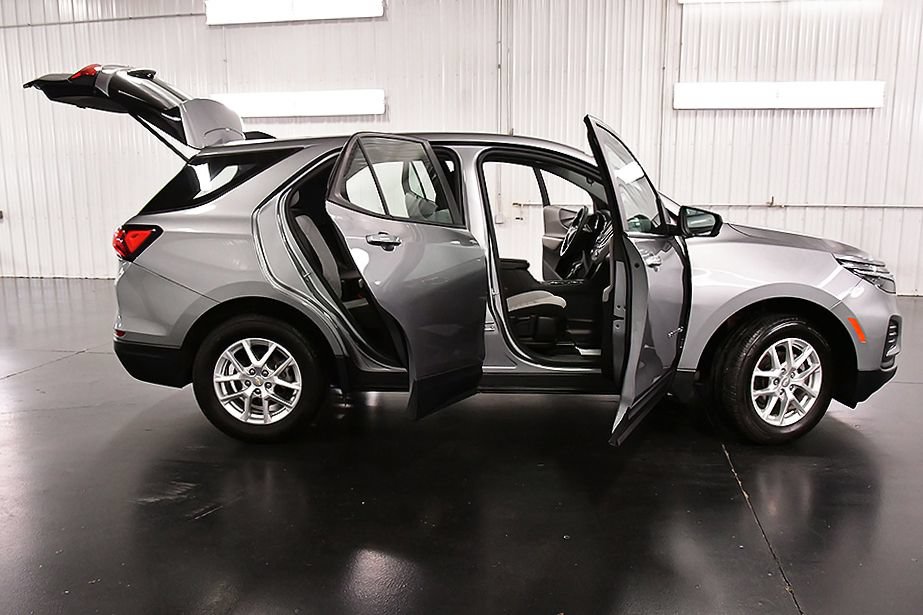 Used 2024 Chevrolet Equinox LS AWD/4WD image 30