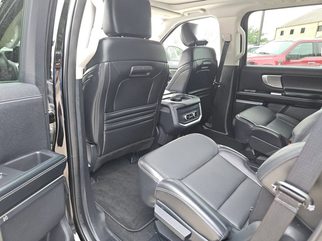 Used 2025 Ford Expedition Platinum AWD/4WD image 28
