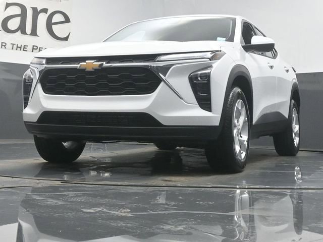 New 2026 Chevrolet Trax LS w/ LS Convenience Package image 4
