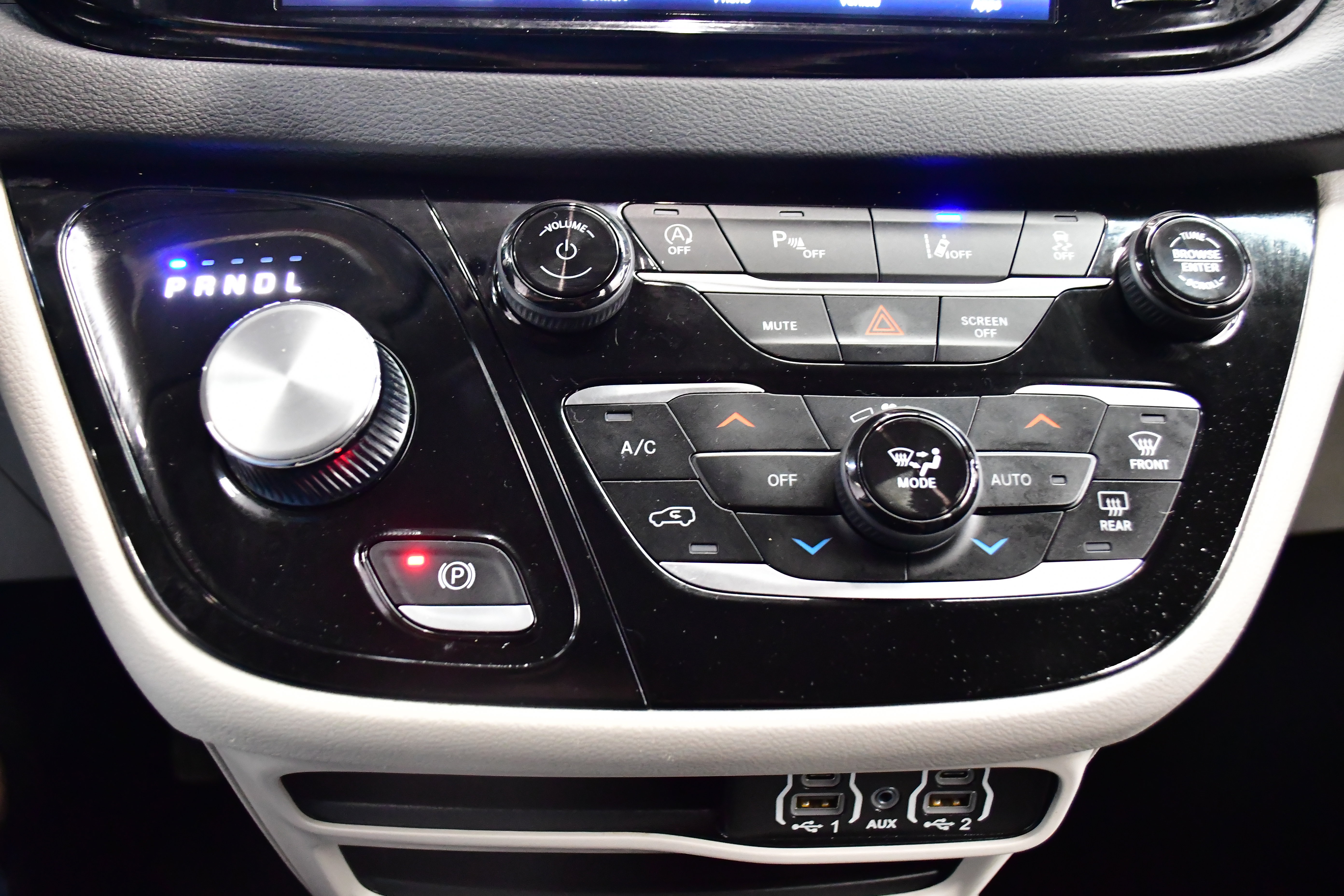 Used 2023 Chrysler Pacifica Touring-L FWD image 29