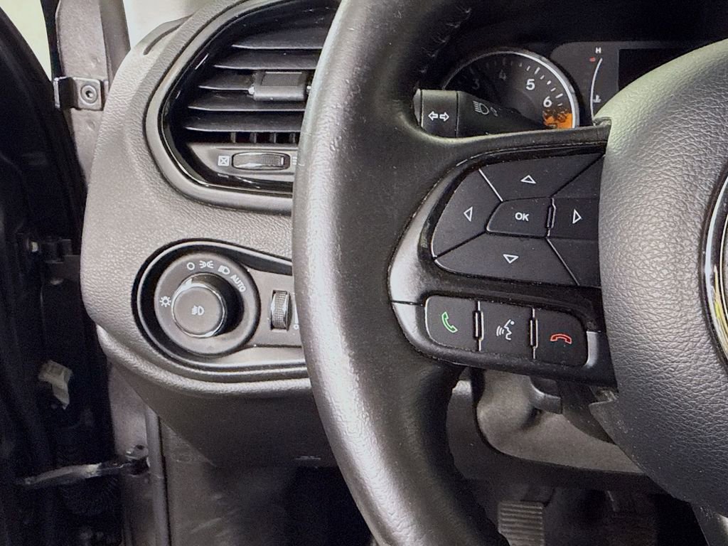 Used 2017 Jeep Renegade Altitude image 19