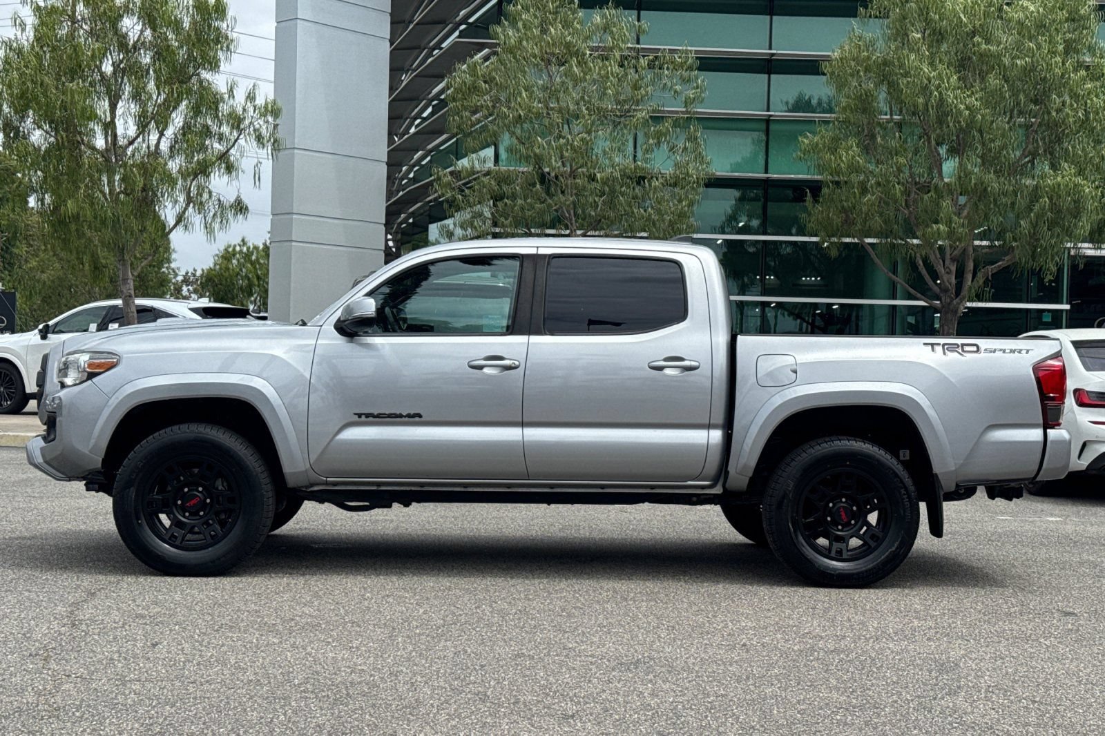 Used 2019 Toyota Tacoma TRD Sport w/ Technology Package RWD image 7