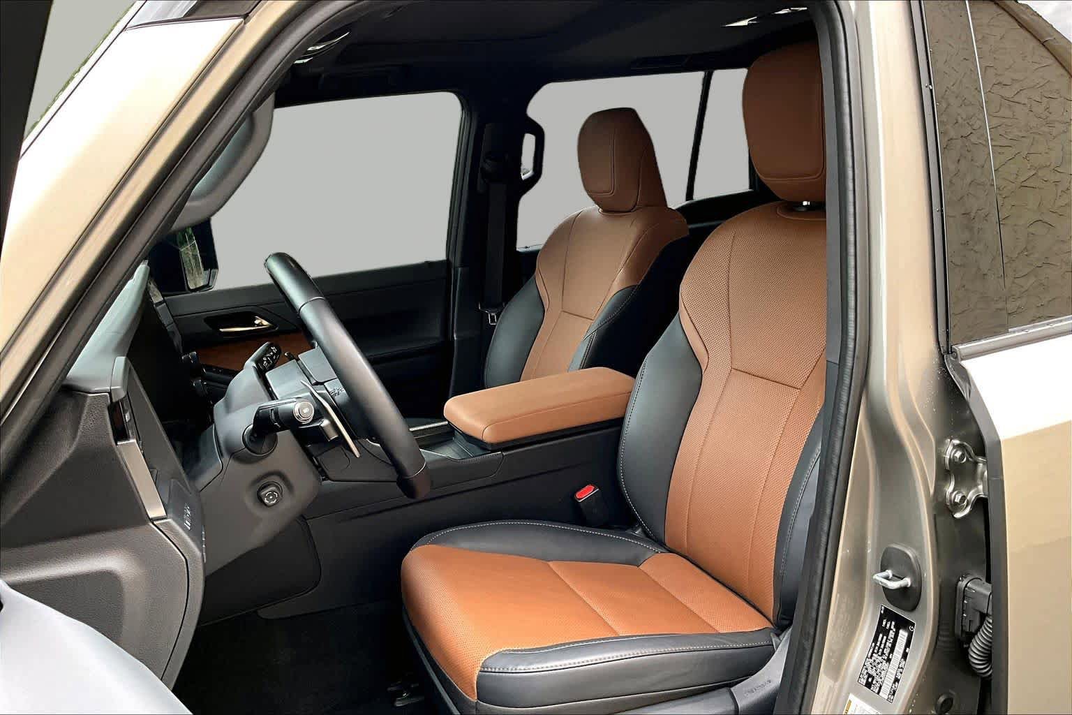 Used 2025 Lexus GX 550 w/ Accessory Package (2T) AWD/4WD image 8