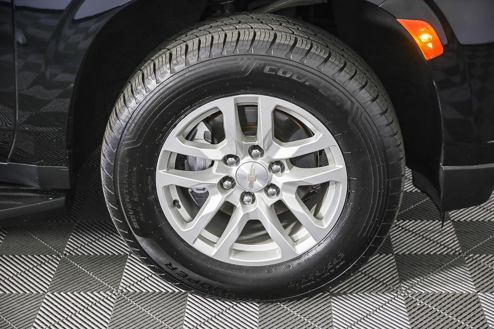 Used 2023 Chevrolet Suburban LT image 10