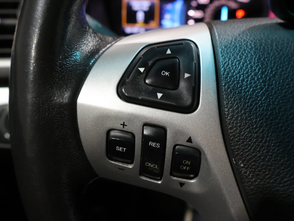 Used 2015 Ford Explorer XLT w/ Equipment Group 202A FWD image 30