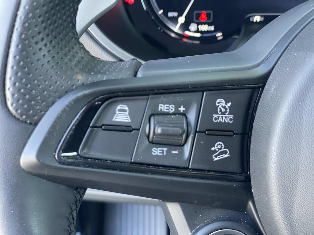Used 2025 Alfa Romeo Stelvio Sprint AWD/4WD image 9