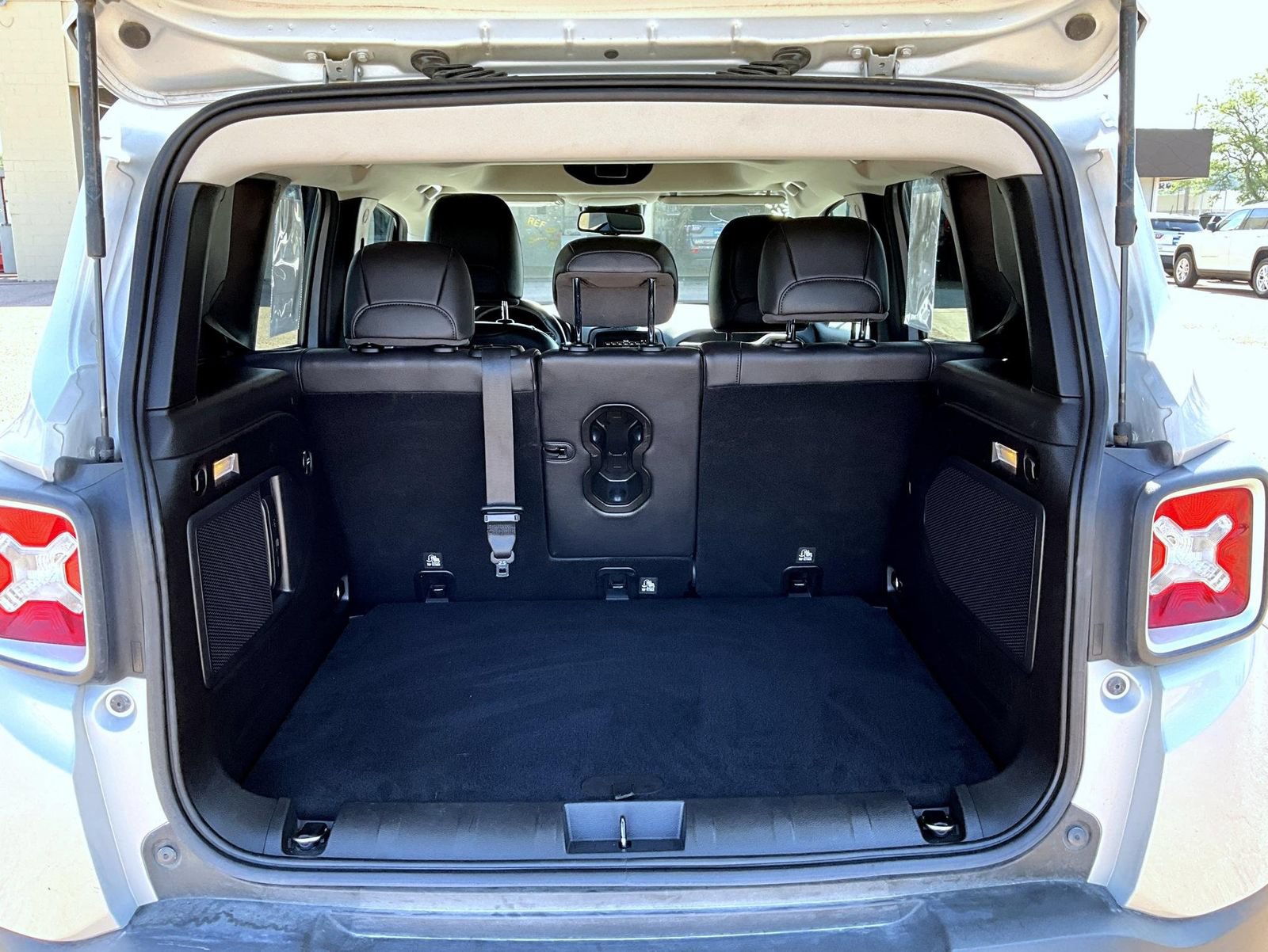 Used 2015 Jeep Renegade Limited w/ Premium Navigation Group AWD/4WD image 9