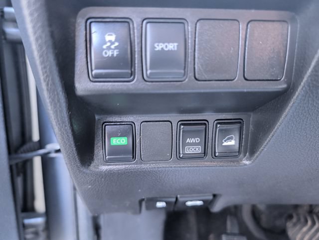 Used 2016 Nissan Rogue S AWD/4WD image 28