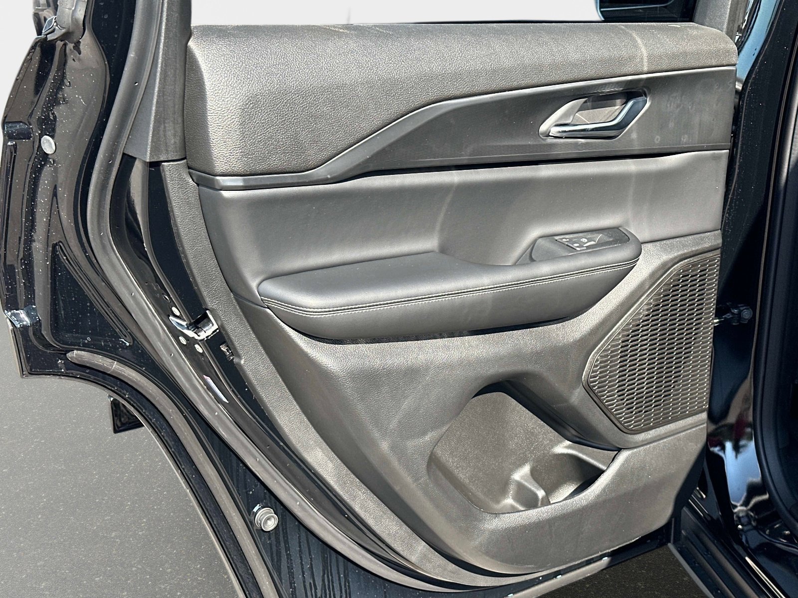 New 2025 Jeep Grand Cherokee Altitude AWD/4WD image 14