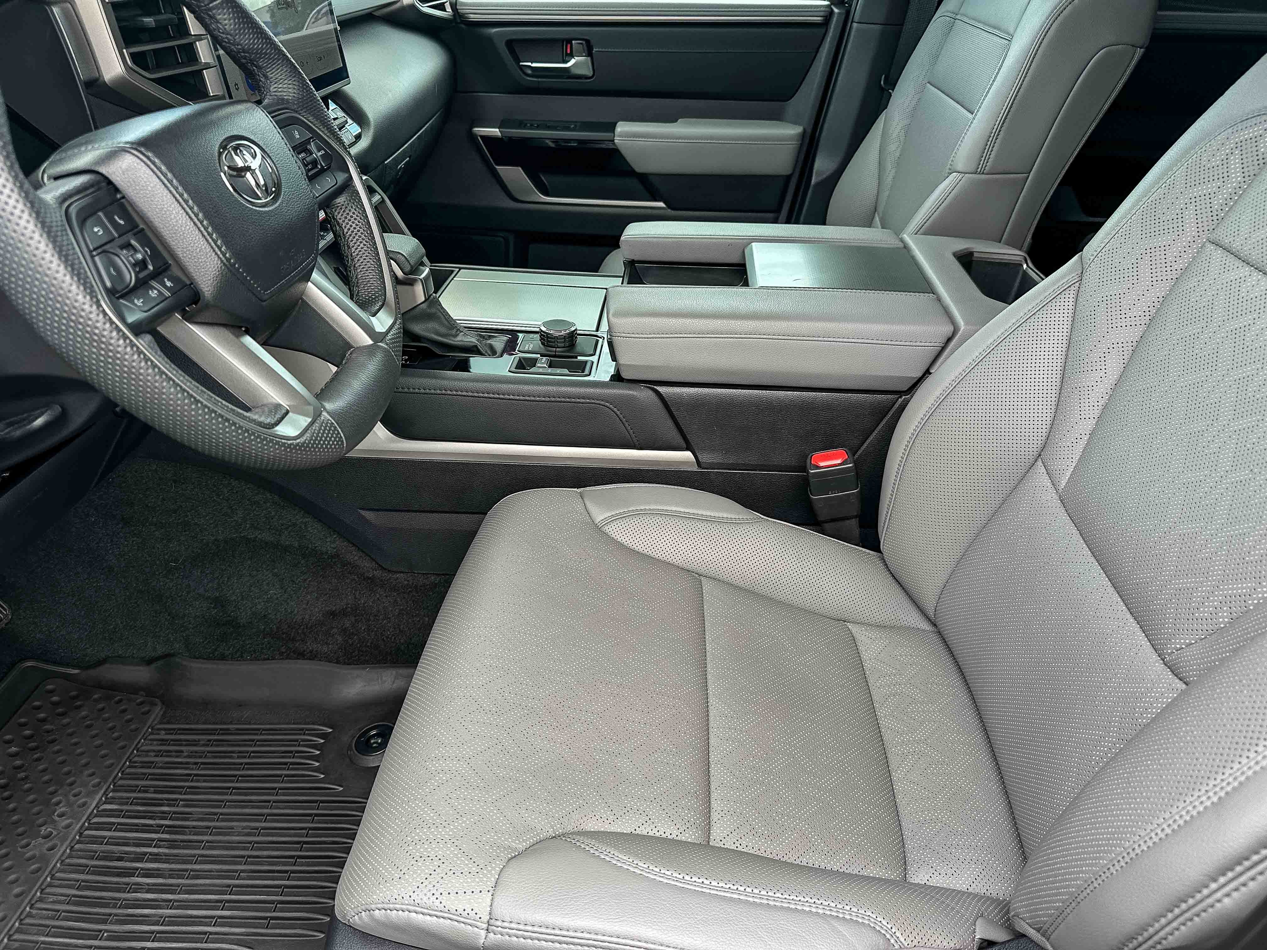 Used 2025 Toyota Sequoia Limited w/ Tow Technology Package AWD/4WD image 13