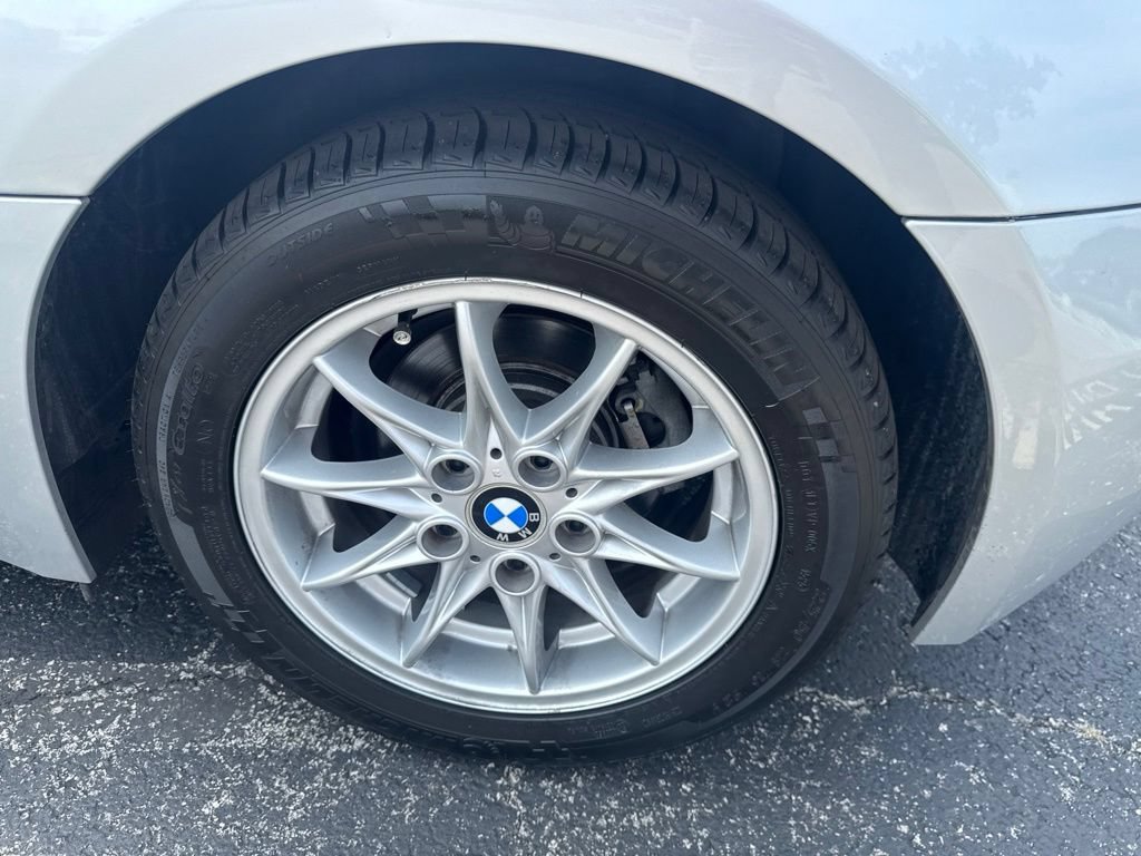 Used 2004 BMW Z4 2.5i RWD image 40