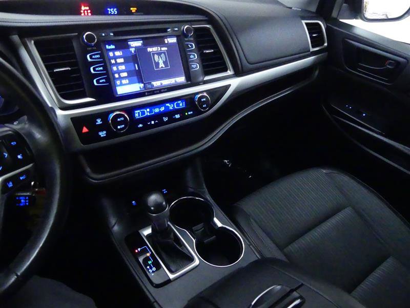 Used 2019 Toyota Highlander Plus AWD/4WD image 14