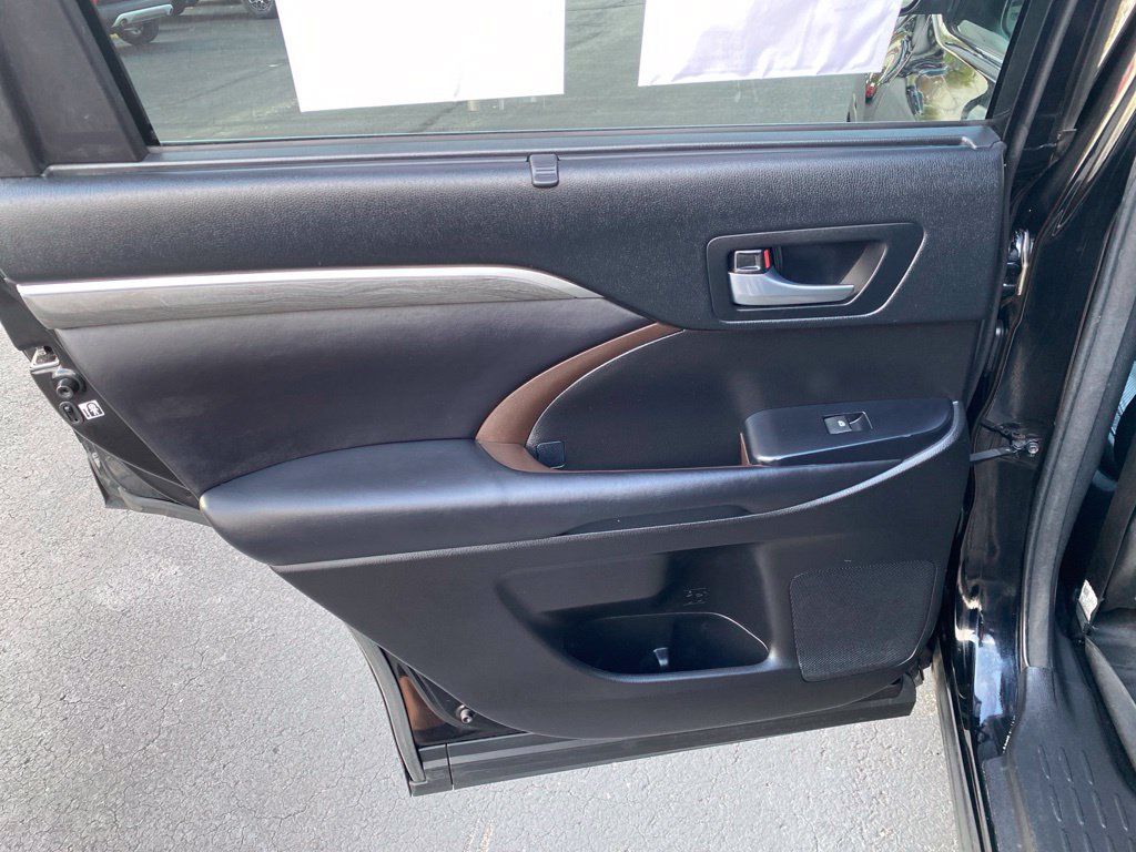 Used 2018 Toyota Highlander Limited w/ Protection Package #3 AWD/4WD image 46