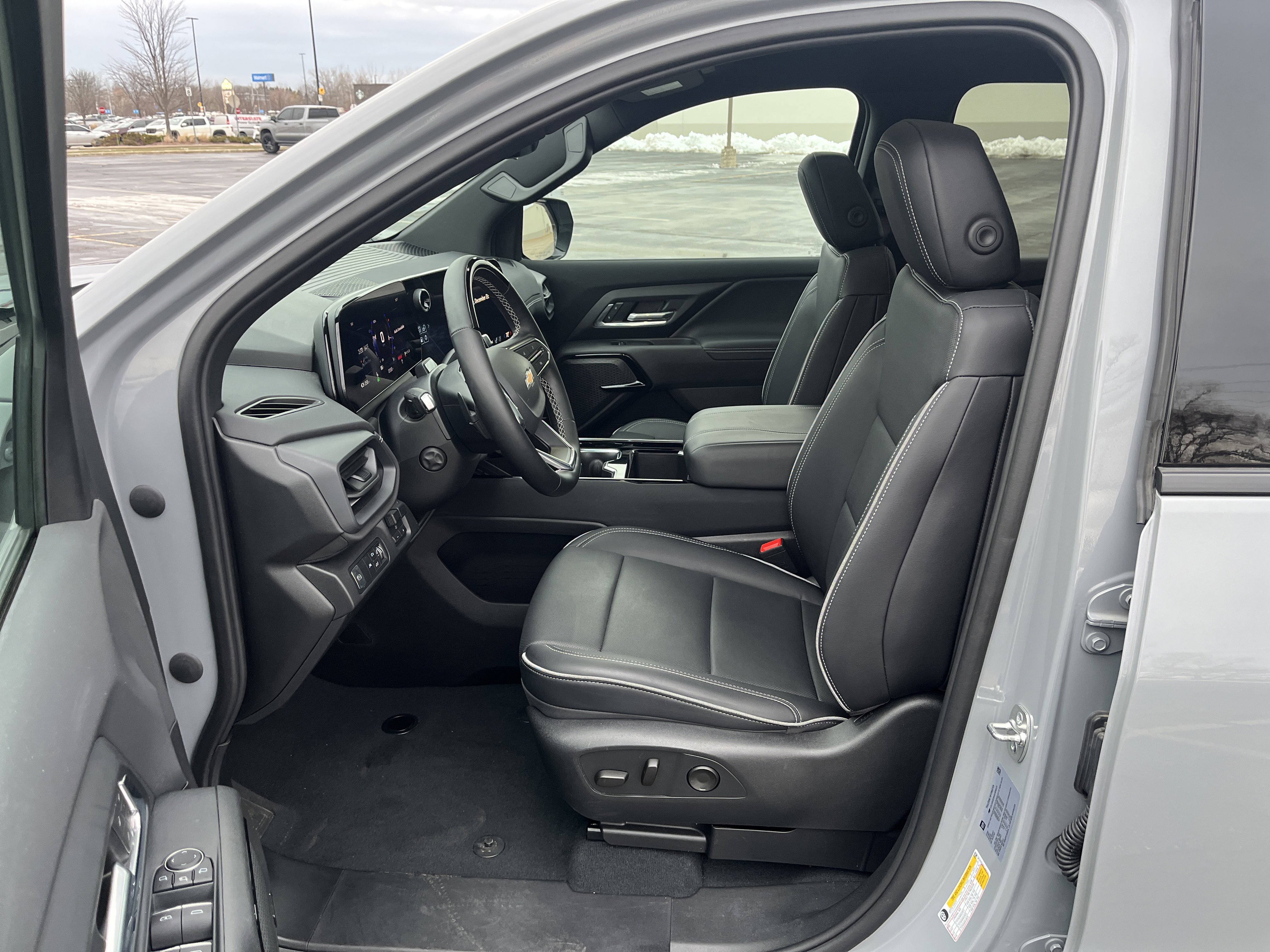 Used 2025 Chevrolet Silverado EV LT w/ LT Premium Package image 11