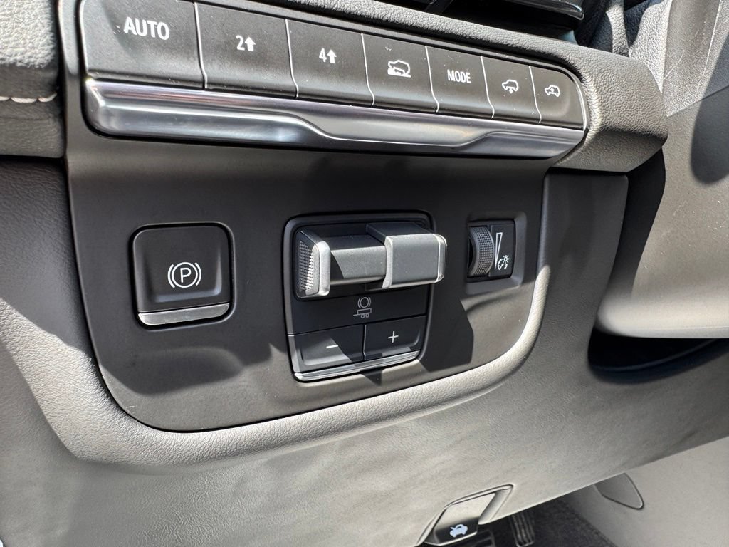 Certified 2024 Cadillac Escalade Premium Luxury w/ Performance Package AWD/4WD image 17