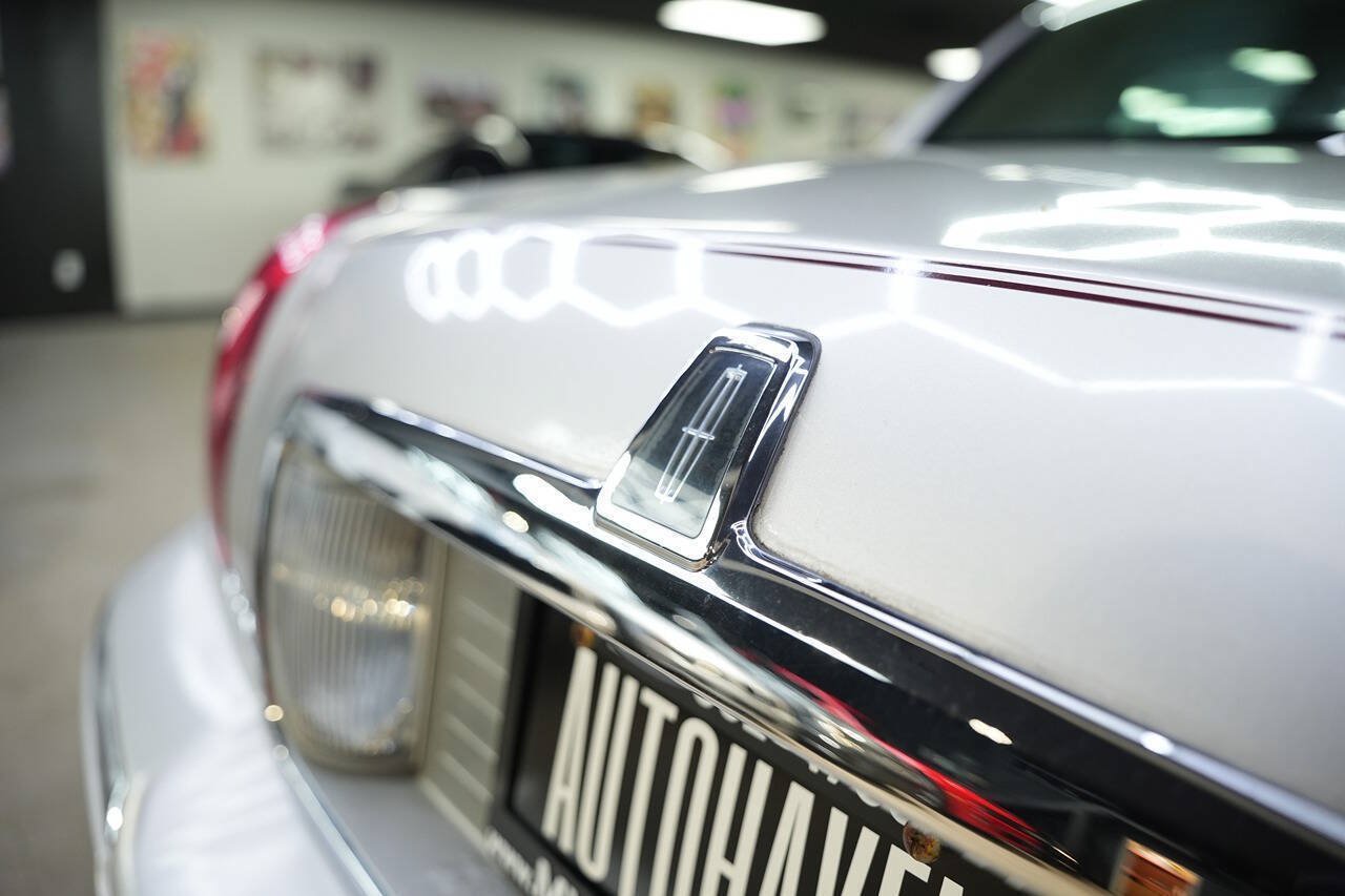Used 2011 Lincoln Town Car Signature Limited RWD image 7