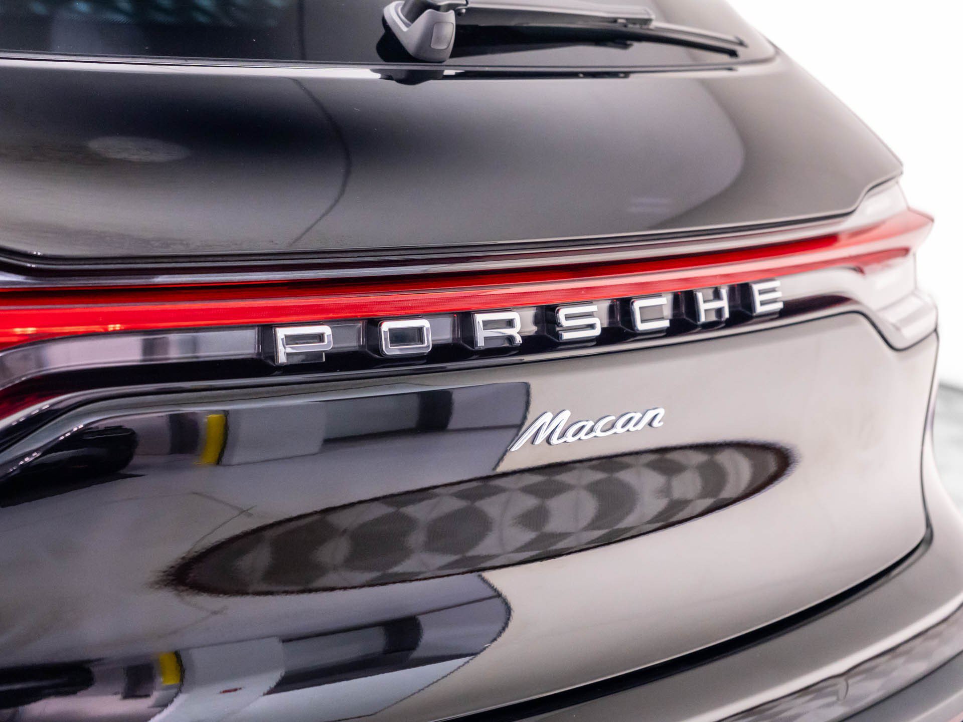 Certified 2026 Porsche Macan AWD/4WD image 35