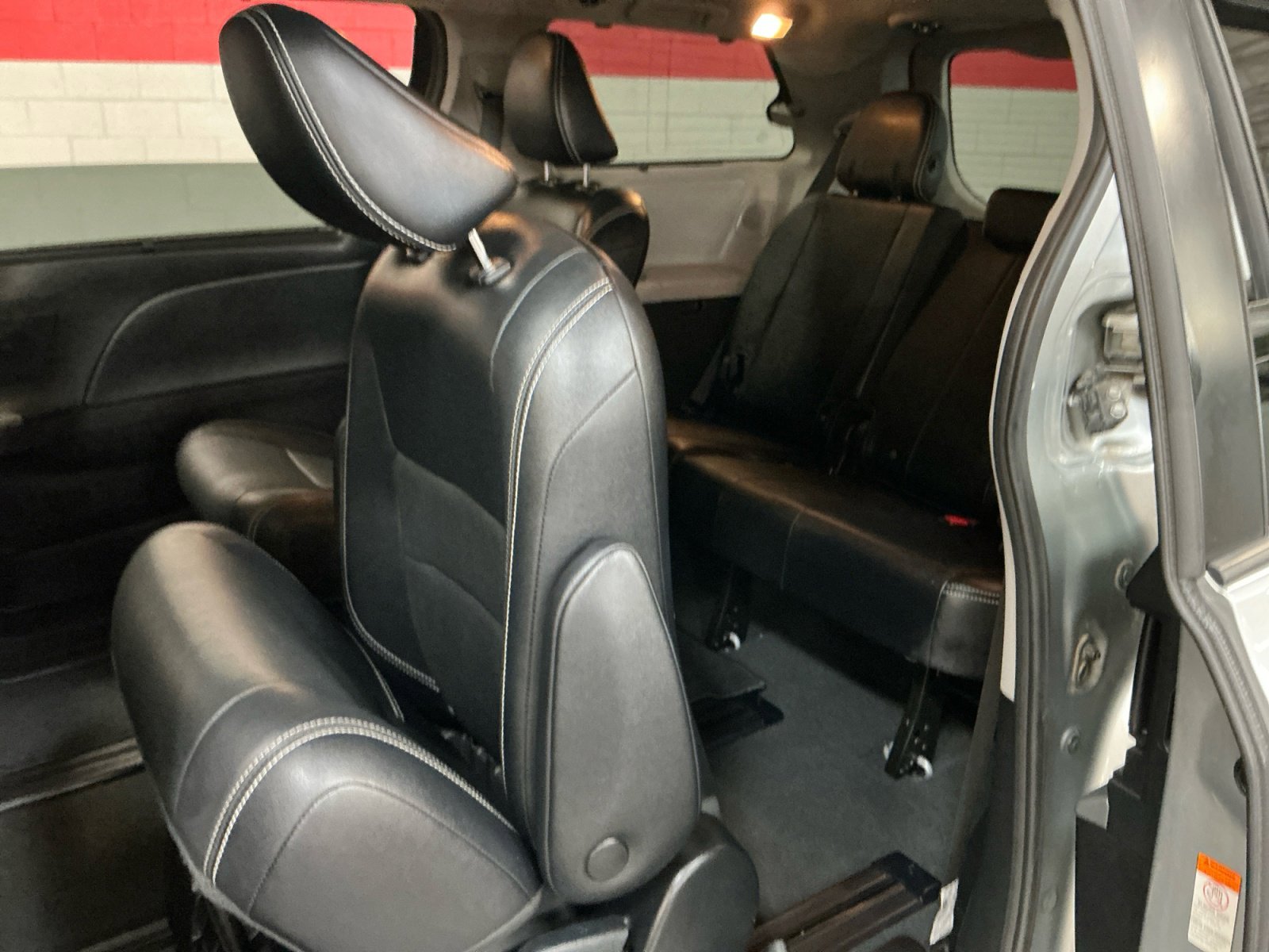 Used 2019 Toyota Sienna SE Premium w/ Carpet Mat Package AWD/4WD image 27