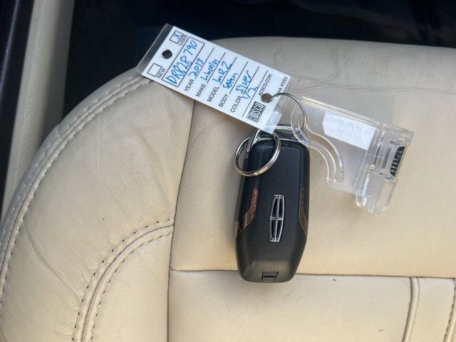 Used 2013 Lincoln MKZ Base image 17